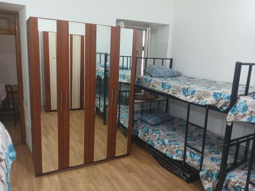 D & Z Global Hostel, Nizami Street