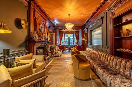 حانة/استراحة, Pine Trees Hotel Pitlochry in بيتلوشرى حانة/استراحة, Pine Trees Hotel Pitlochry in بيتلوشرى