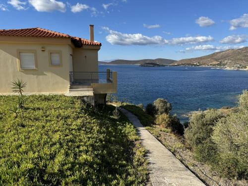 Bejárat, Orestis in Marmari Bejárat, Orestis in Marmari