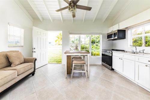 Cocina, Tropical Bottle Creek Stay & Onsite Parking in Caicos del Norte Cocina, Tropical Bottle Creek Stay & Onsite Parking in Caicos del Norte