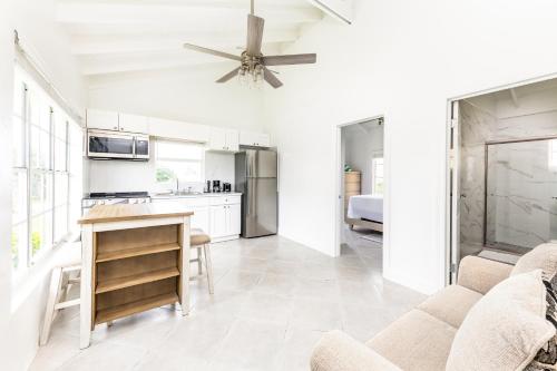 Cocina, Tropical Bottle Creek Stay & Onsite Parking in Caicos del Norte Cocina, Tropical Bottle Creek Stay & Onsite Parking in Caicos del Norte