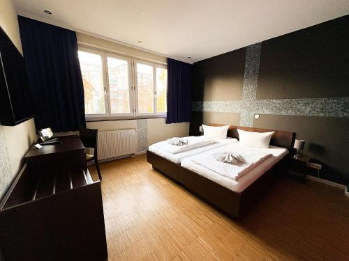 HOLI-Berlin Hotel & Hostel in Lichtenberg HOLI-Berlin Hotel & Hostel in Lichtenberg