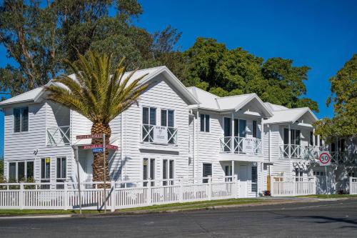 The "SALTY PALM'S" By the Sea - TWO 3 BEDROOM HOME - Sleeps up to 8 in Kiama The "SALTY PALM'S" By the Sea - TWO 3 BEDROOM HOME - Sleeps up to 8 in Kiama