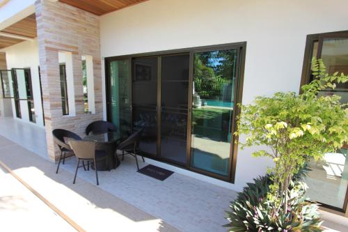 バビロン プール ビラス6