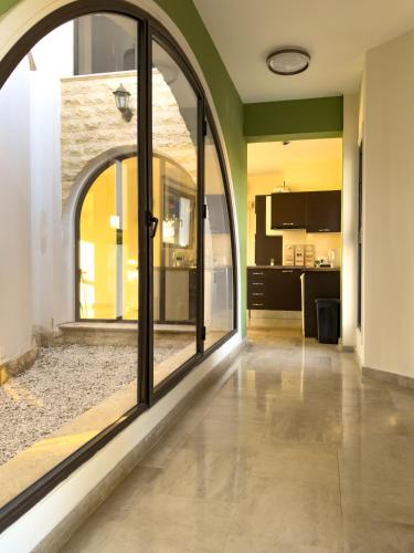 منظر, Beachfront Villa with Private Pool and Exotic Fruit Garden in Pyla منظر, Beachfront Villa with Private Pool and Exotic Fruit Garden in Pyla