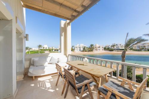 Beautiful apartment with roof terrace in Joubal