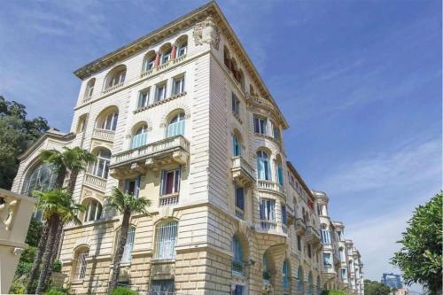 Luxury holiday rental overlooking Monaco, panoramic views