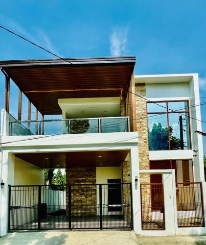 Modern Cozy Home - Iloilo City Reign Homes in Pavia Modern Cozy Home - Iloilo City Reign Homes in Pavia