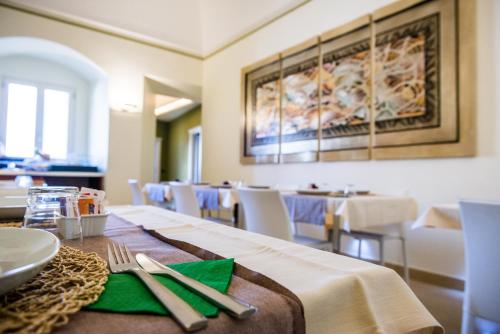 公用交誼廳/視聽室, 艾爾伯格德希迪雷酒店 (Albergo Del Sedile) in 馬泰拉 公用交誼廳/視聽室, 艾爾伯格德希迪雷酒店 (Albergo Del Sedile) in 馬泰拉