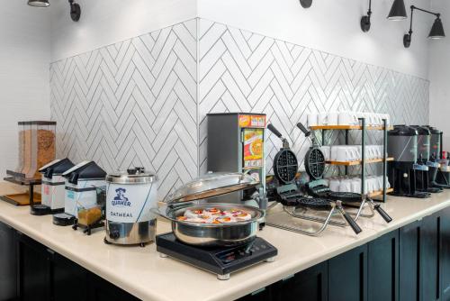 Food and beverages, Staybridge Suites Miami Doral Area by IHG in Doral Food and beverages, Staybridge Suites Miami Doral Area by IHG in Doral