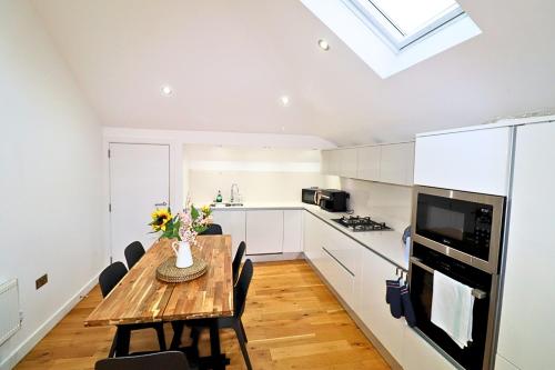 кухня, Maidenhead Stylish Three Bedroom Top Floor Apartment in Мейдънхед кухня, Maidenhead Stylish Three Bedroom Top Floor Apartment in Мейдънхед