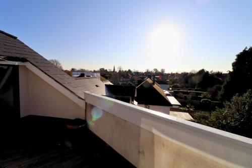 Балкон/тераса, Maidenhead Stylish Three Bedroom Top Floor Apartment in Мейдънхед Балкон/тераса, Maidenhead Stylish Three Bedroom Top Floor Apartment in Мейдънхед