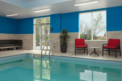 泳池, Hampton Inn by Hilton Port Hope Cobourg in 希望港 泳池, Hampton Inn by Hilton Port Hope Cobourg in 希望港
