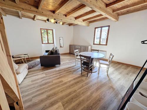Beau Grand T2 Duplex avec du Cachet Centre Ville in 聖戈當 Beau Grand T2 Duplex avec du Cachet Centre Ville in 聖戈當