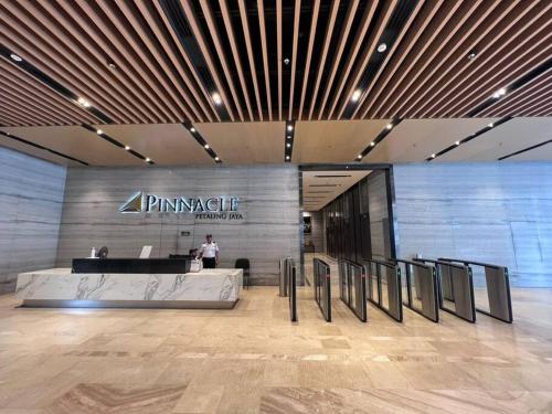 Pinnacle PJ PoolTable Netflix BoardGames 6pax