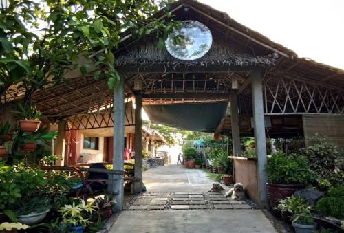 Entrance, RedDoorz Hostel @ Megans Paradisio Beach Resort near Mount Balingkilat Entrance, RedDoorz Hostel @ Megans Paradisio Beach Resort near Mount Balingkilat
