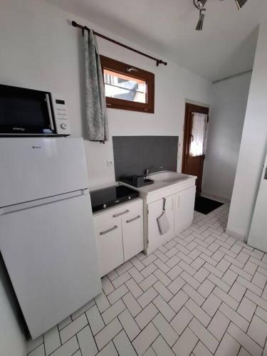 Konyha, le gîte de Gabriel - studio (le gite de Gabriel - studio) in Saint-Martin-D'Ablois Konyha, le gîte de Gabriel - studio (le gite de Gabriel - studio) in Saint-Martin-D'Ablois
