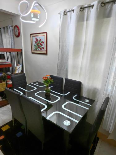 Comoditats, Casa de m2 amb 3 habitació i 2 bany privat a Irisan (Cozy Townhouse own parking Wi-Fi) in Tuba Comoditats, Casa de m2 amb 3 habitació i 2 bany privat a Irisan (Cozy Townhouse own parking Wi-Fi) in Tuba