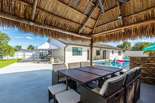 Miami amazing location, Luxury & Spacious, Large pool, BBQ, Game room, Pool in Country Walk Miami amazing location, Luxury & Spacious, Large pool, BBQ, Game room, Pool in Country Walk