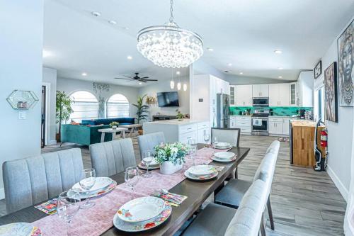 Miami amazing location, Luxury & Spacious, Large pool, BBQ, Game room, Pool in Country Walk Miami amazing location, Luxury & Spacious, Large pool, BBQ, Game room, Pool in Country Walk