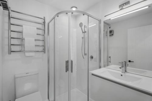Bathroom, Coronet Retreat Townhouse in Arthurs Point Bathroom, Coronet Retreat Townhouse in Arthurs Point