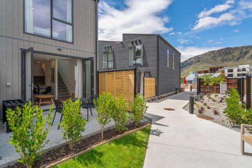 Exterior view, Coronet Retreat Townhouse in Arthurs Point Exterior view, Coronet Retreat Townhouse in Arthurs Point