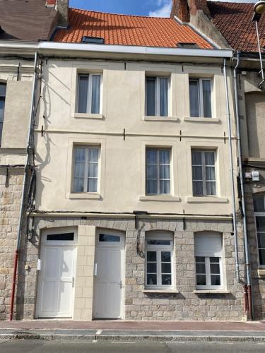 Appartement 1 - Hyper centre - 1 à 8 personnes (Appartement 1 - Hyper centre - 1 a 8 personnes) in Douai Appartement 1 - Hyper centre - 1 à 8 personnes (Appartement 1 - Hyper centre - 1 a 8 personnes) in Douai