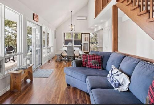 Muskoka Charm Beautiful four bedroom cottage in Gravenhurst (ON) Muskoka Charm Beautiful four bedroom cottage in Gravenhurst (ON)