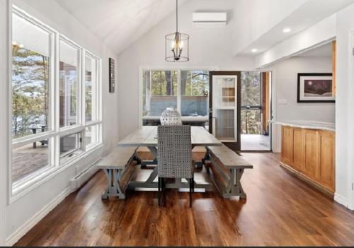 Muskoka Charm Beautiful four bedroom cottage in Gravenhurst (ON) Muskoka Charm Beautiful four bedroom cottage in Gravenhurst (ON)