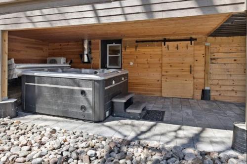 Muskoka Charm Beautiful four bedroom cottage in Gravenhurst (ON) Muskoka Charm Beautiful four bedroom cottage in Gravenhurst (ON)