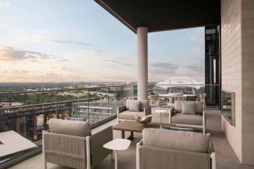 Balcony/terrace, Loews Arlington Hotel in Arlington Balcony/terrace, Loews Arlington Hotel in Arlington