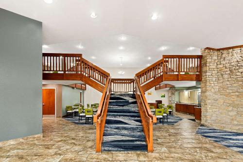 Lobby, Quality Inn Mason Near Kings Island in Mason (OH) Lobby, Quality Inn Mason Near Kings Island in Mason (OH)
