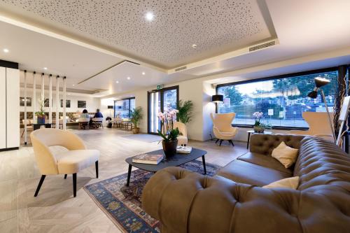 Vestíbulo, Ambassador Boutique Hotel in Nyon Vestíbulo, Ambassador Boutique Hotel in Nyon