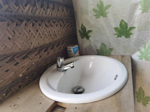 Knuckles Off-Grid Cabin With Waterfall View in جومارا Knuckles Off-Grid Cabin With Waterfall View in جومارا