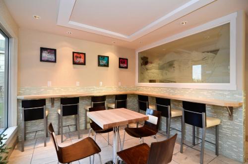 最佳西方PLUS麗晶酒店和會議中心 (Best Western Plus Regency Inn & Conference Centre) in 阿伯茲福德 (BC) 最佳西方PLUS麗晶酒店和會議中心 (Best Western Plus Regency Inn & Conference Centre) in 阿伯茲福德 (BC)