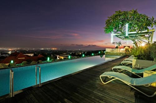 Swimming pool, MaxOneHotels at Bukit Jimbaran in Uluwatu Swimming pool, MaxOneHotels at Bukit Jimbaran in Uluwatu