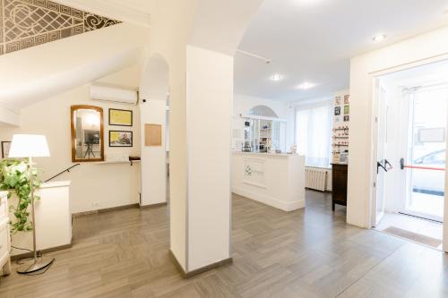 Lobby, Tomato Backpackers Hotel in Turin Lobby, Tomato Backpackers Hotel in Turin