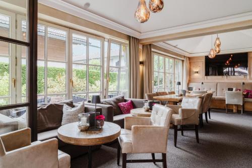 Előcsarnok, Staudacherhof in Garmisch-Partenkirchen I Blick aufs Zugspitzmassiv I einzigartige Bayurvida Kuche in Garmisch-Partenkirchen Városközpont Előcsarnok, Staudacherhof in Garmisch-Partenkirchen I Blick aufs Zugspitzmassiv I einzigartige Bayurvida Kuche in Garmisch-Partenkirchen Városközpont