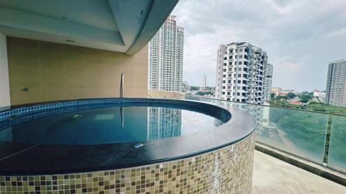 Island Plaza 118 Superior King Seaview Suite