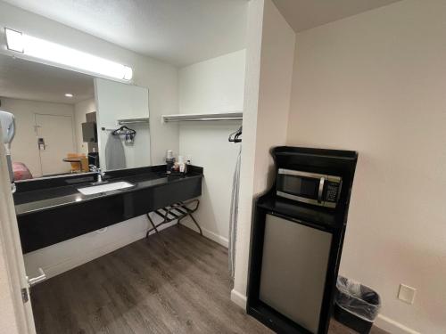 Claremont Lodge in Κλέαρμοντ(Καλιφόρνια) Claremont Lodge in Κλέαρμοντ(Καλιφόρνια)