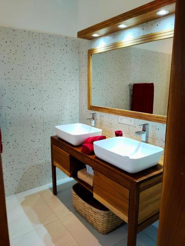 Bathroom, Ma Demeure Africaine in Sintian Bathroom, Ma Demeure Africaine in Sintian