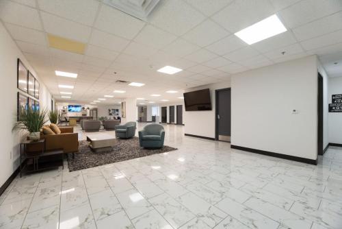 Sleek loft style 2BR I Gym I Parking I Workspace in Cedars Sleek loft style 2BR I Gym I Parking I Workspace in Cedars