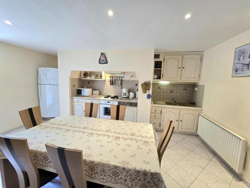 Maison Perigourdine Authentique avec Piscine et Wifi - FR-1-616-418 in Villefranche-du-Perigord Maison Perigourdine Authentique avec Piscine et Wifi - FR-1-616-418 in Villefranche-du-Perigord