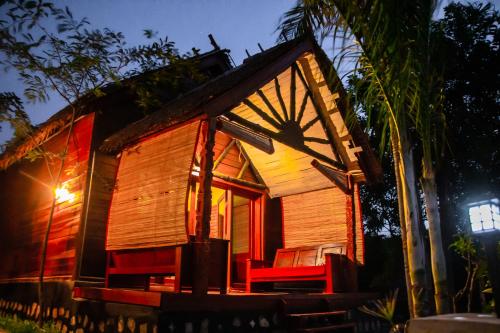 Ampazôny Oasis Lodge (Ampazony Oasis Lodge) in Majunga Ampazôny Oasis Lodge (Ampazony Oasis Lodge) in Majunga