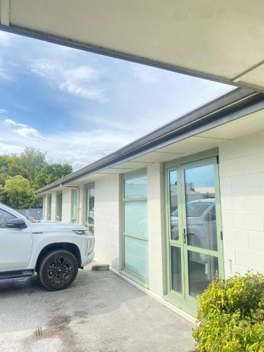 Leopard Hotel in ไวปูคูโร Leopard Hotel in ไวปูคูโร