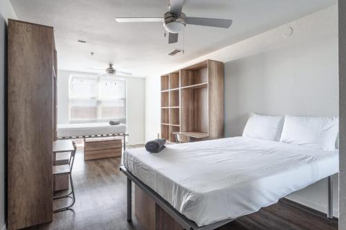 Upstay - Condo w Pool-Gym-Games-BBQ!