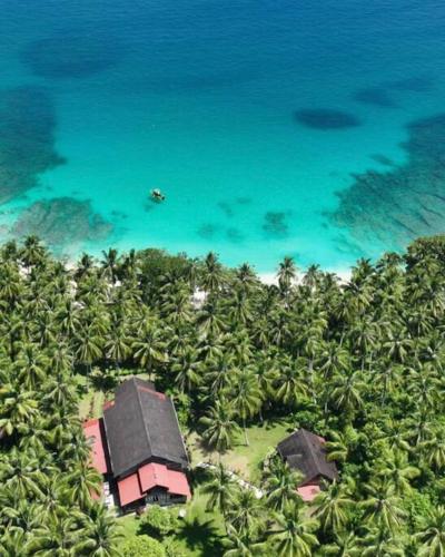 Mentawai Private Villa and Boat at Yantos Place in Katurai Mentawai Private Villa and Boat at Yantos Place in Katurai