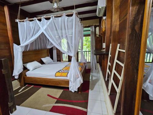 Mentawai Private Villa and Boat at Yantos Place in Katurai Mentawai Private Villa and Boat at Yantos Place in Katurai