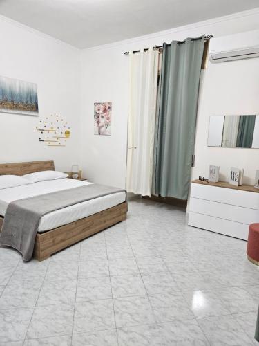 Free Parking - La Fenice House in Centro Direzionale Free Parking - La Fenice House in Centro Direzionale