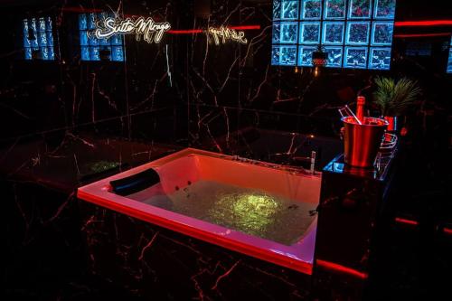 Hot tub, Decouvrez la Suite Mirage a 30 minutes de Paris in Pontoise Hot tub, Decouvrez la Suite Mirage a 30 minutes de Paris in Pontoise